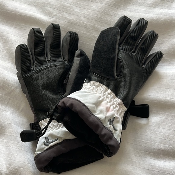 Kombi kids ski gloves. Black, grey and white. Great condition! - Picture 3 of 4